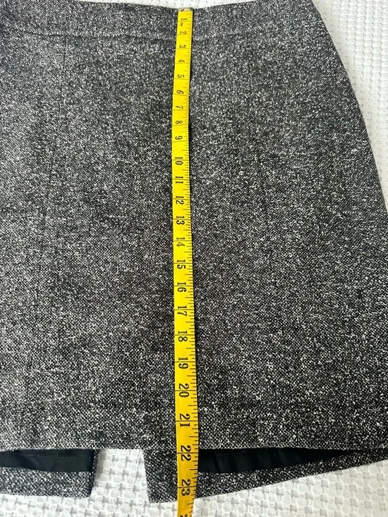 Banana Republic Mad Men
Size 8 Wool skirtClassic Black Tweed Women's - Picture 11 of 12